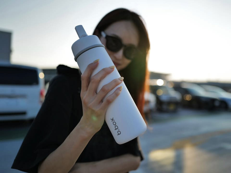 デスクワーク&車通勤に最適!大人がストロー付き水筒を選ぶべき理由