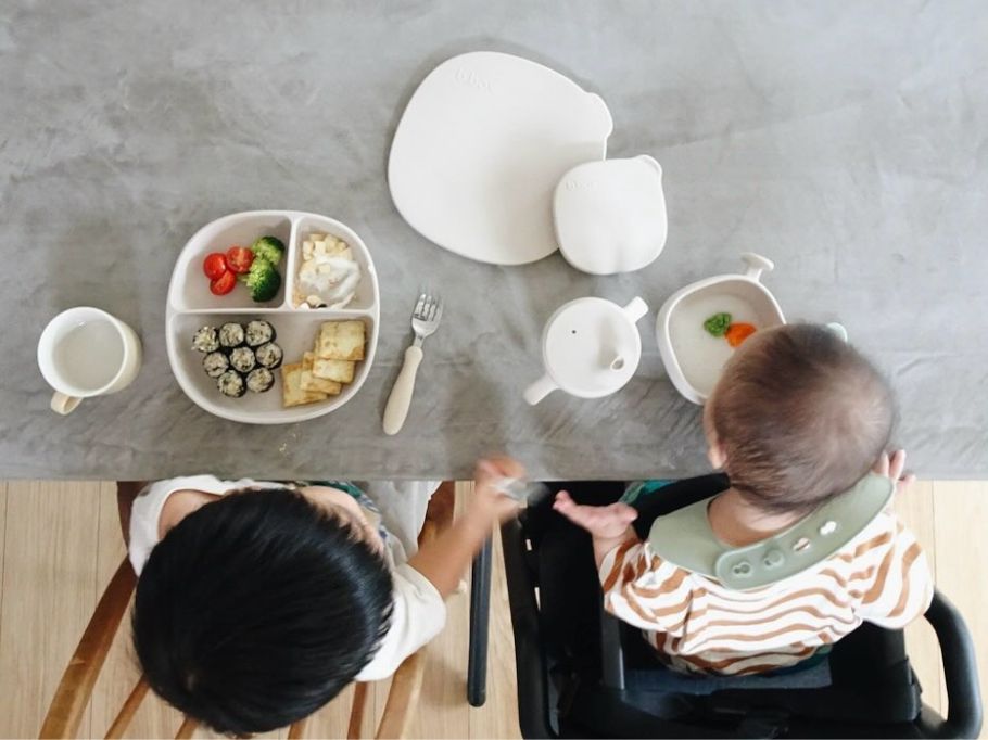 吸盤付き食器はビーボックスで選ぼう！離乳食期から使えるひっくり返ら