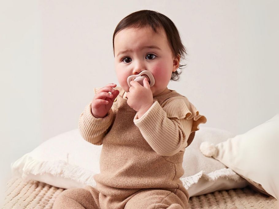 新生児のおしゃぶり|メリット・デメリットやおすすめアイテムをご紹介!
