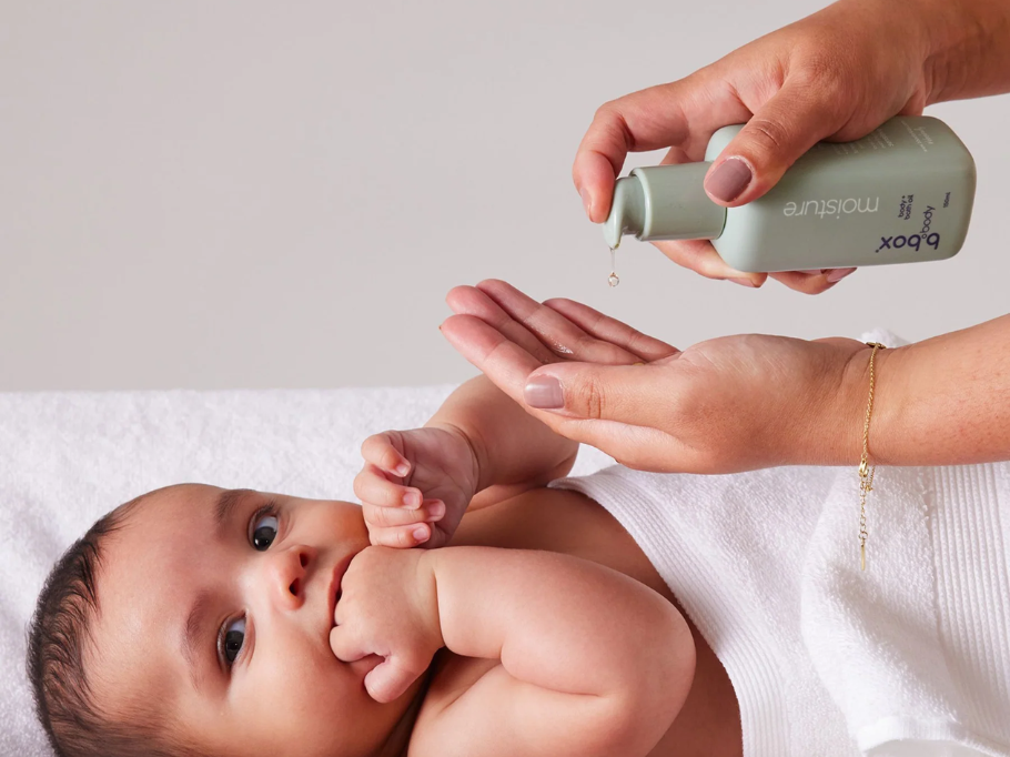 赤ちゃんのスキンケアガイド|重要性やおすすめアイテムを助産師が解説