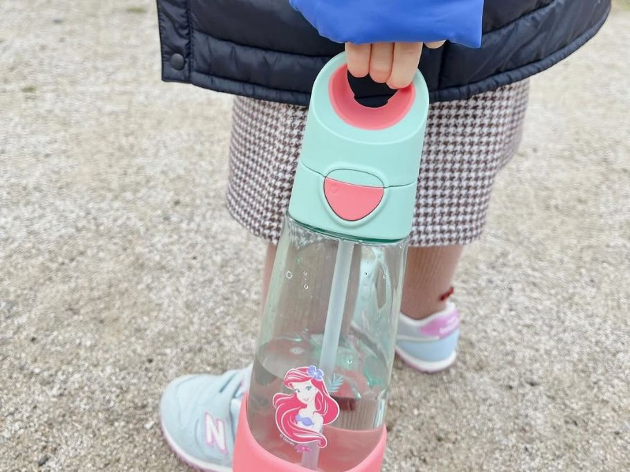 ディズニー水筒|かわいいだけでなく使いやすさにもこだわった水筒を紹介♪を説明している