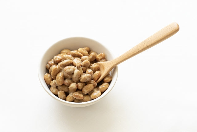 【管理栄養士監修】離乳食の納豆はいつから?メリットや注意点、実際に保育園で人気だったレシピをご紹介