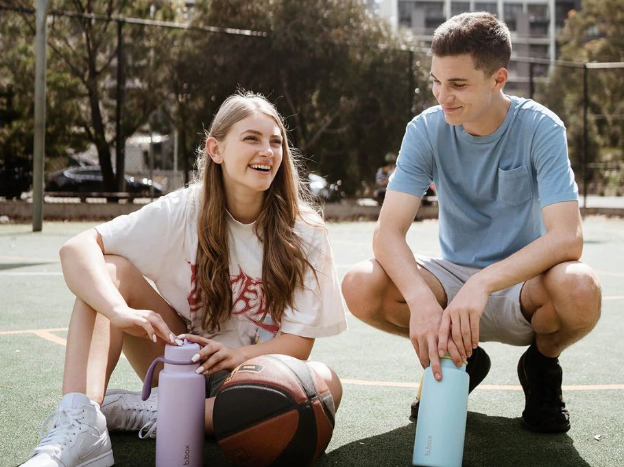 スポーツに適した水筒の選び方は?容量1リットル・軽いものなどおすすめアイテムも紹介