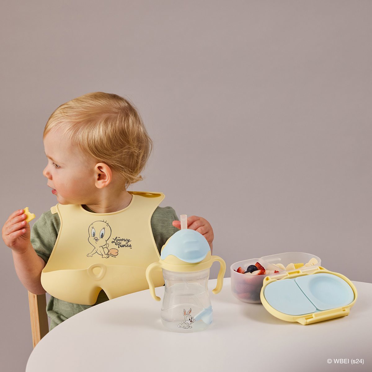 【New】シリコンビブ/Warner Bros. Silicone Bib - Looney Tunes by b.box