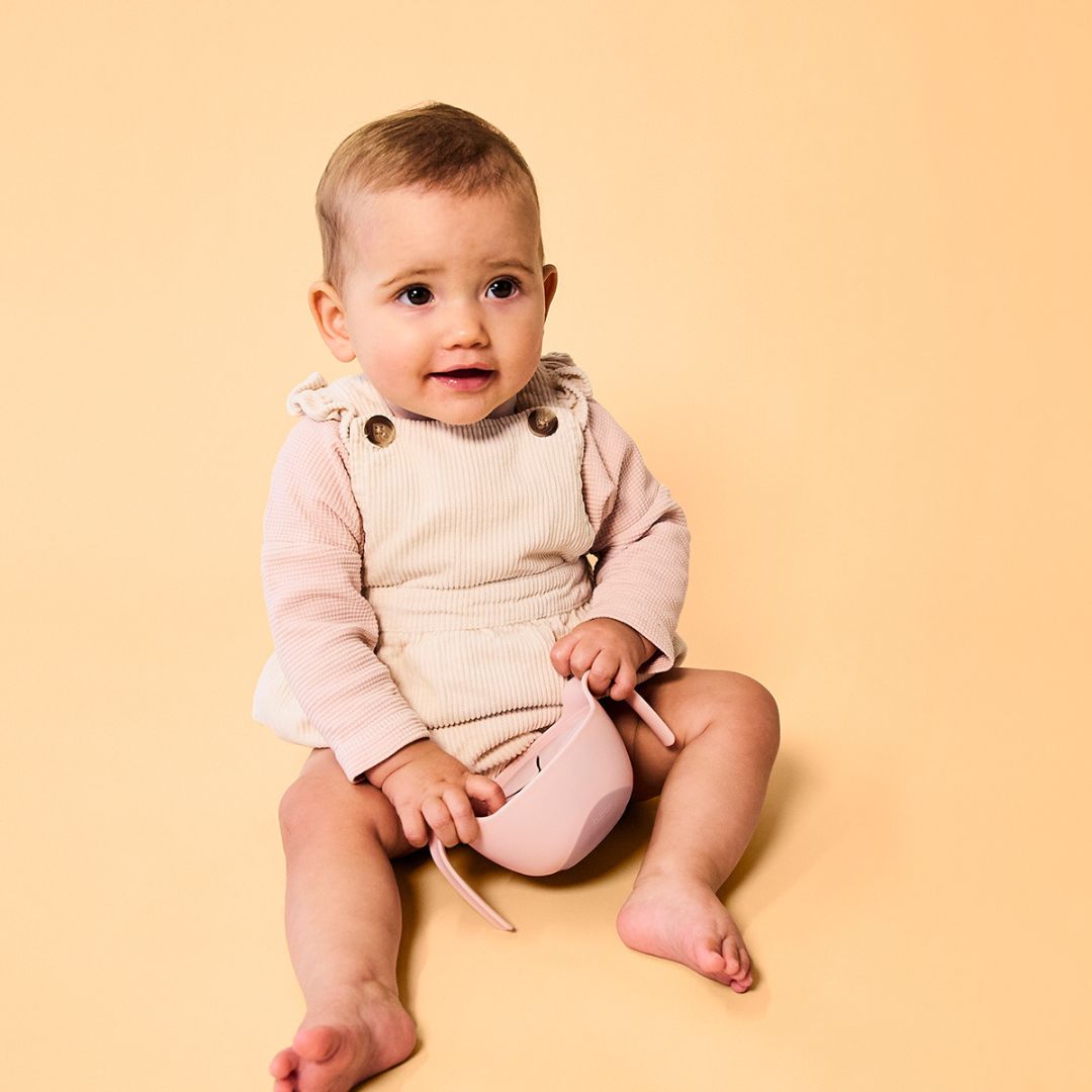 ビーボックスのシップスナックボウルblushカラーを使う女の子