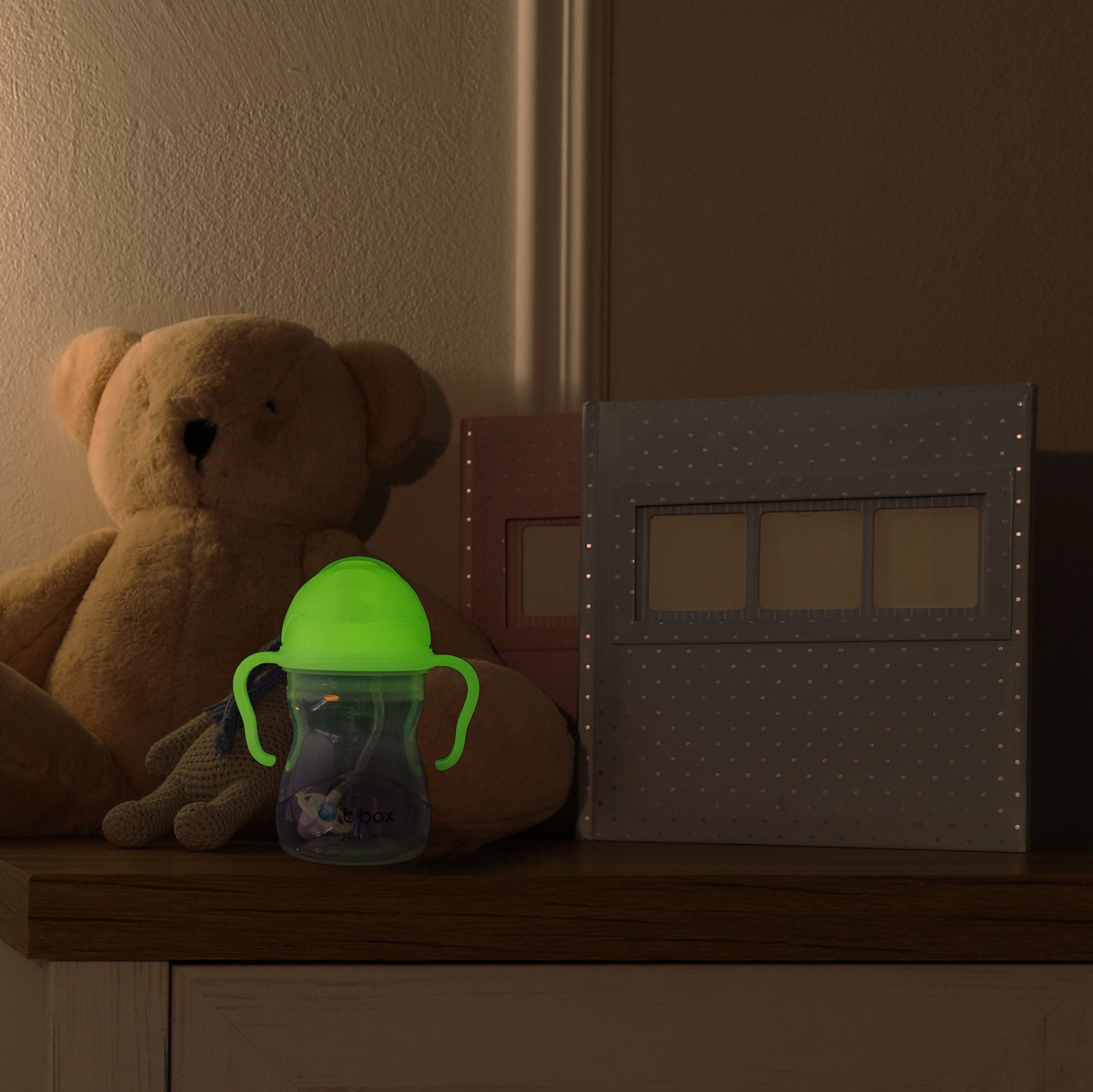 シッピーカップ(ストローマグ)/Sippy cup - glow in the dark