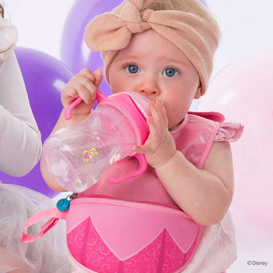 ビーボックスのディズニーデザインオーロラ姫のマグのを飲む女の子