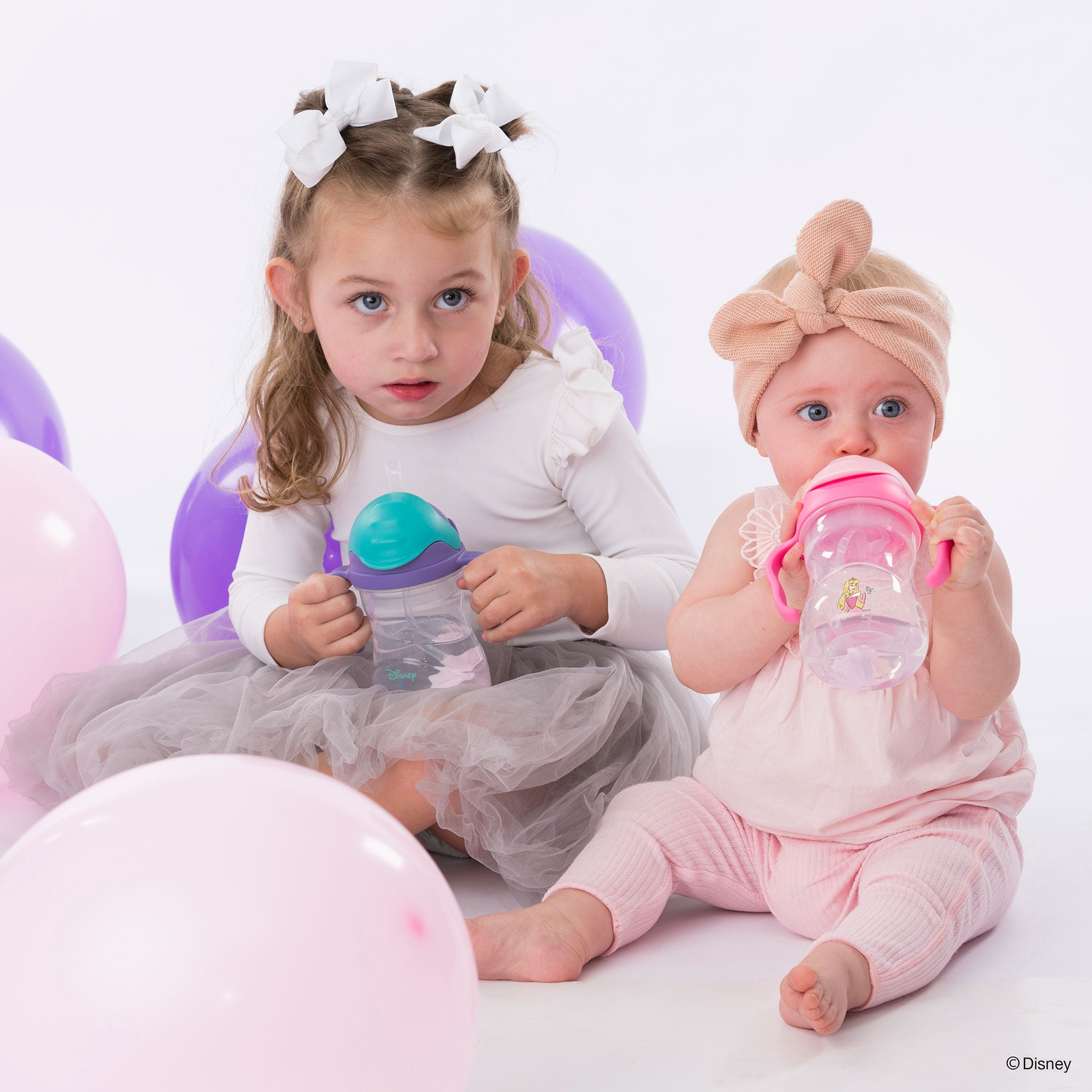 ビーボックスのディズニーデザインプリンセスデザインを飲む女の子たち