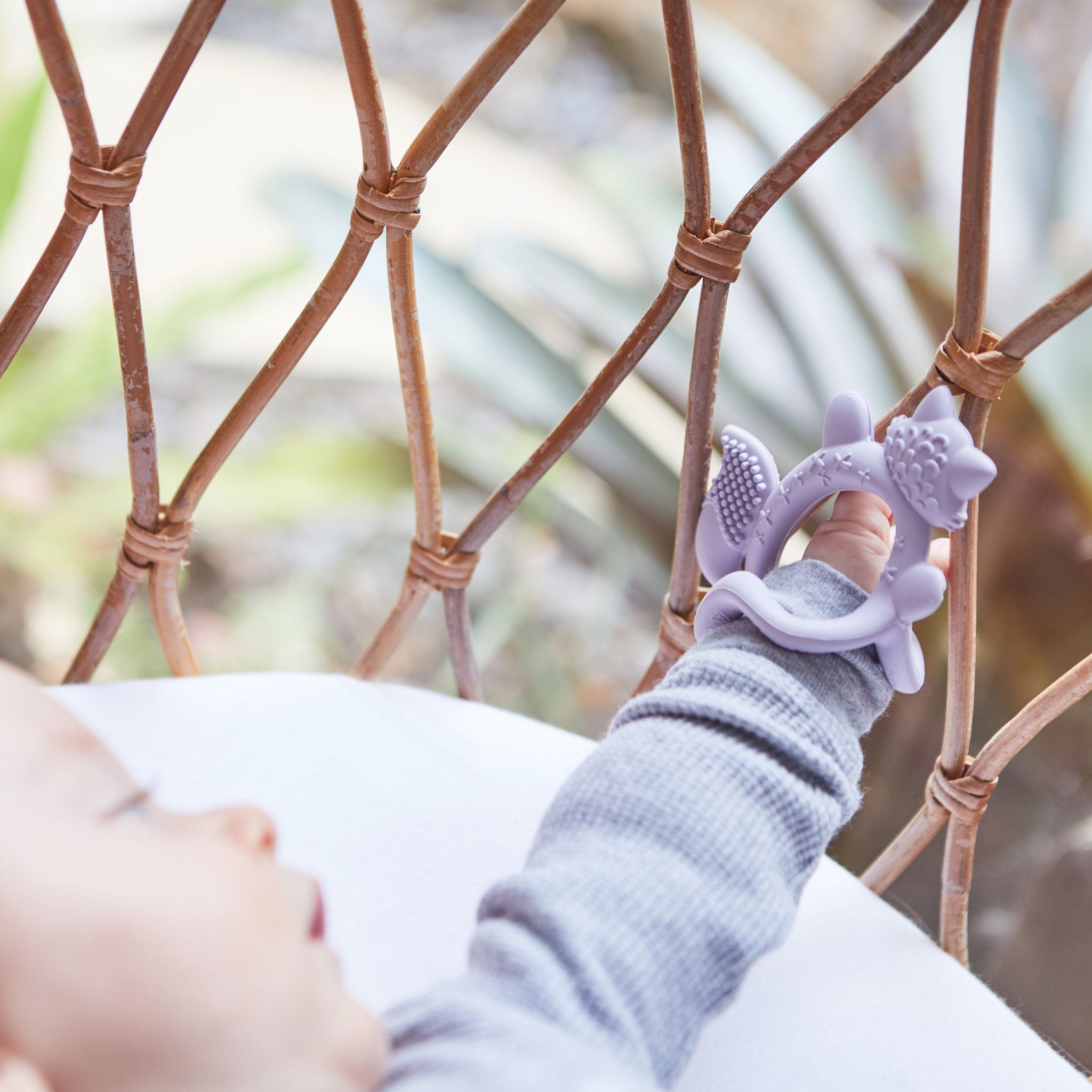 リストティーサー(歯固め)/Wrist teether - peony