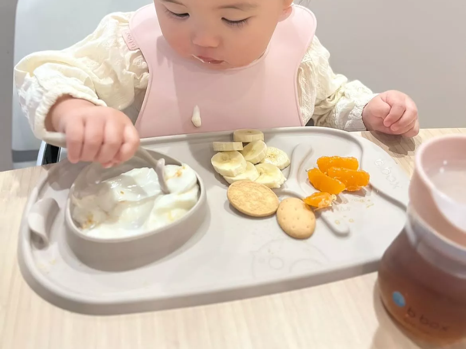 BLWはいつから始める？環境づくりのコツとおすすめアイテムを紹介【管理栄養士執筆】