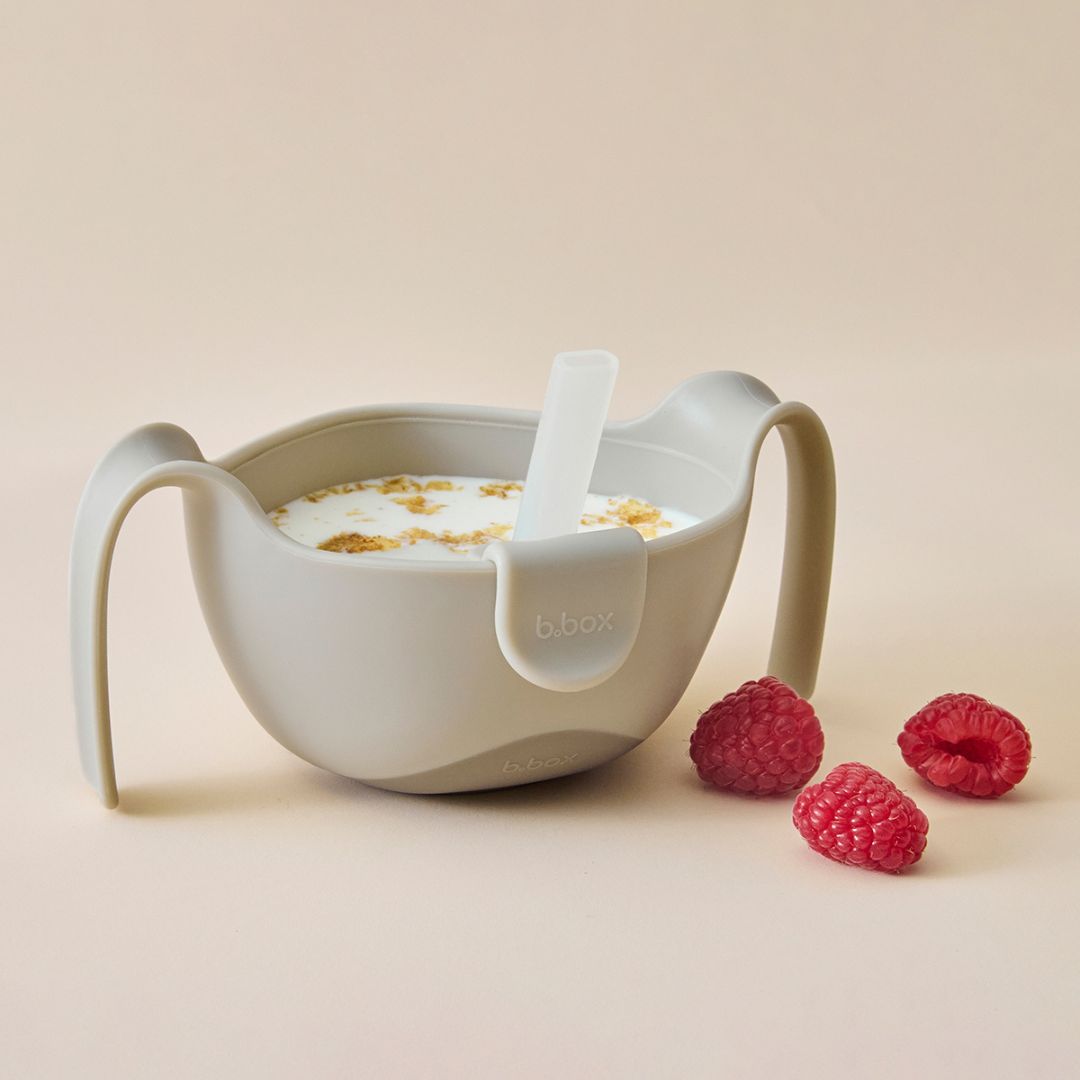 【発売開始前】シップスナックボウル（蓋・取手付きお食事ボウル）/Sip + Snack Bowl - latte