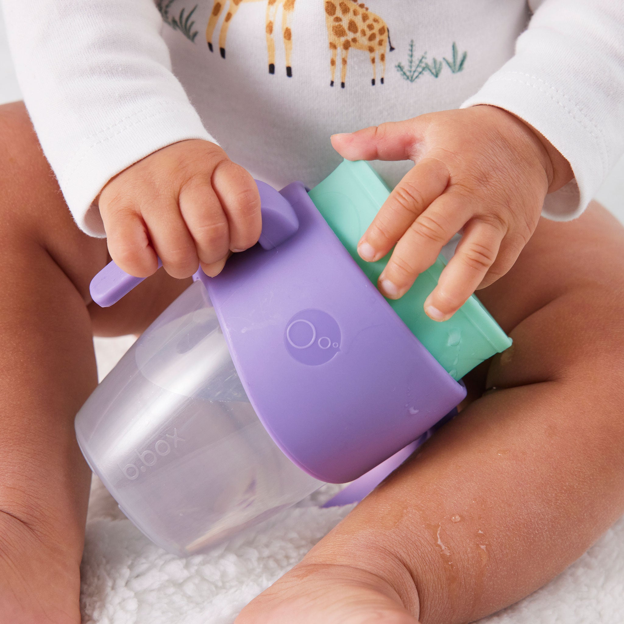 360°
飲み口のどの部分からも飲めるデザイン