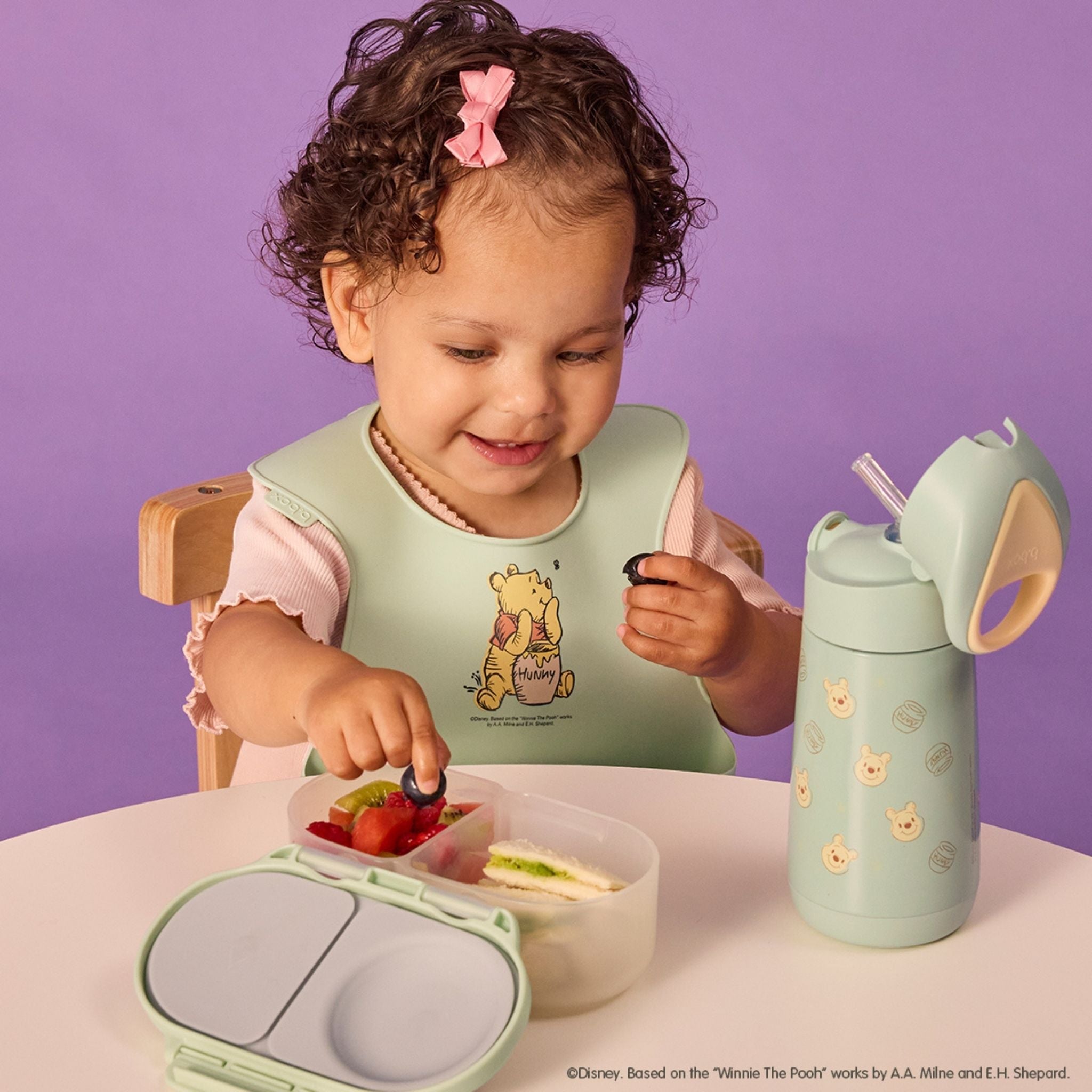 【発売開始前】ディズニーシリコンビブ/Disney Silicone Bib - Winnie the Pooh